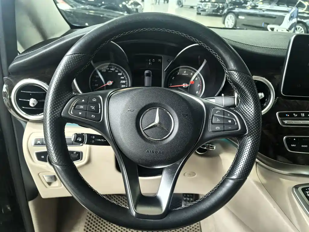 Mercedes-Benz V-Class — миниатюра 6