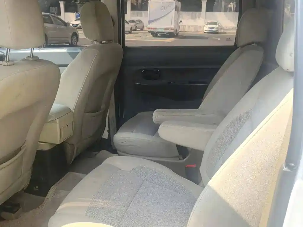Wuling Hongguang — миниатюра 5