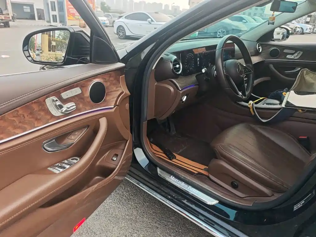 Mercedes-Benz E-Class — миниатюра 16