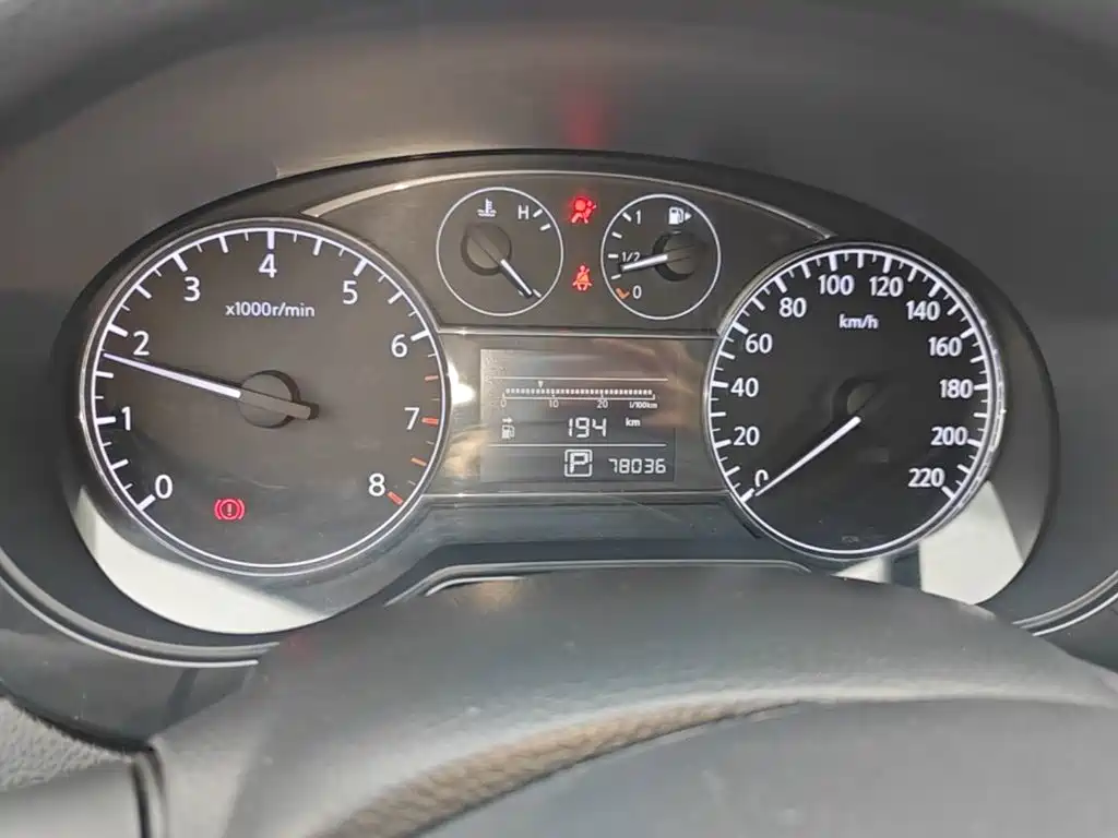 Nissan Tiida — миниатюра 12