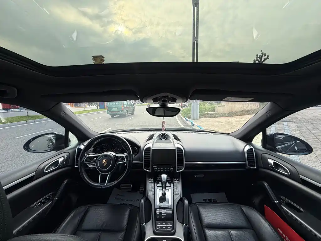 Porsche Cayenne — миниатюра 11