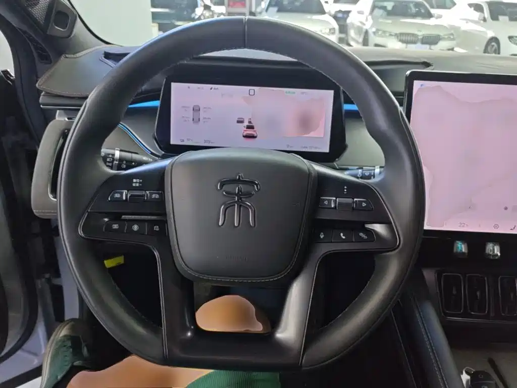 BYD L EV — миниатюра 11