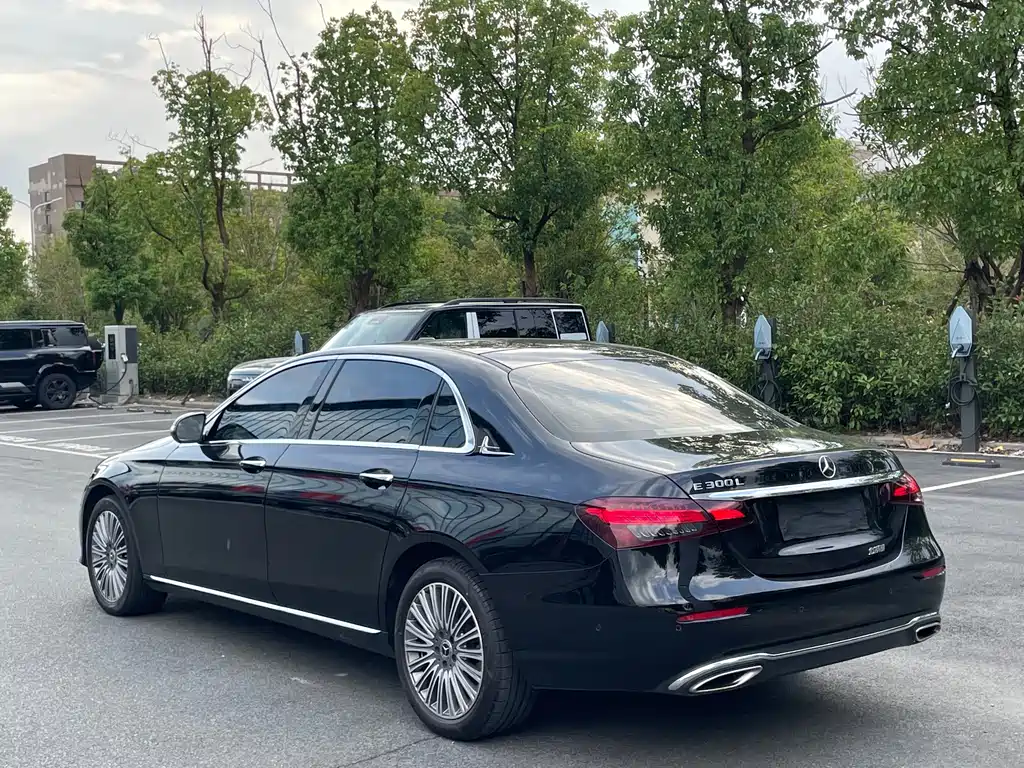 Mercedes-Benz E-Class — миниатюра 19