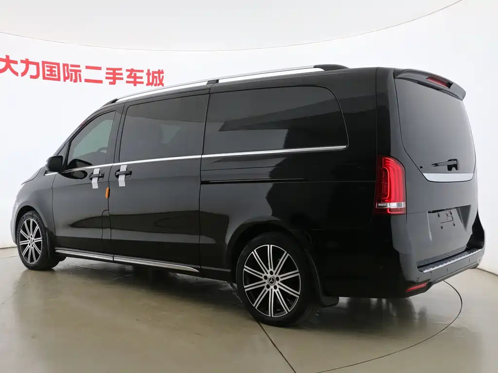 Mercedes-Benz V-Class 2022 — фото 13
