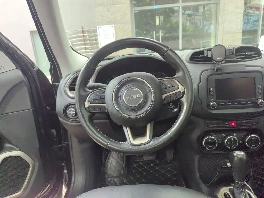 Jeep Renegade — миниатюра 6