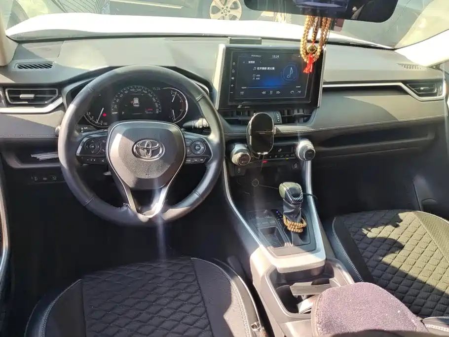 Toyota RAV4 — миниатюра 12
