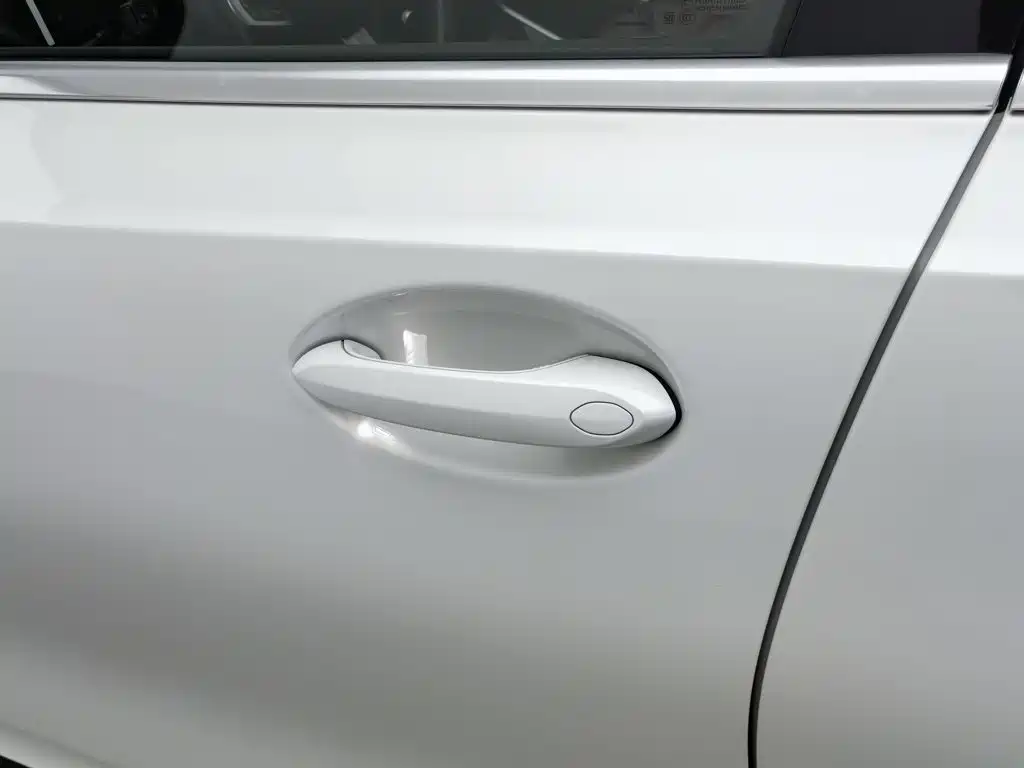 BMW 3 Series 2023 — фото 18