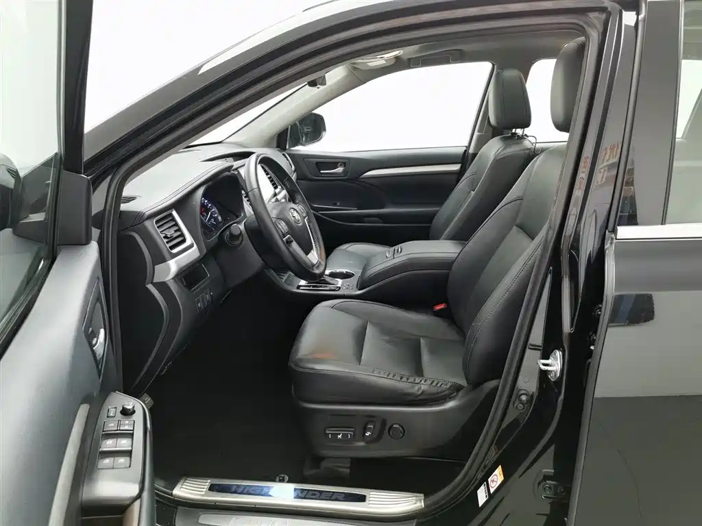 Toyota Highlander 2018 2.0T Luxury 7 мест V