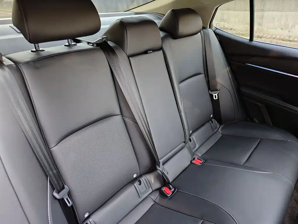 Toyota Camry — миниатюра 9
