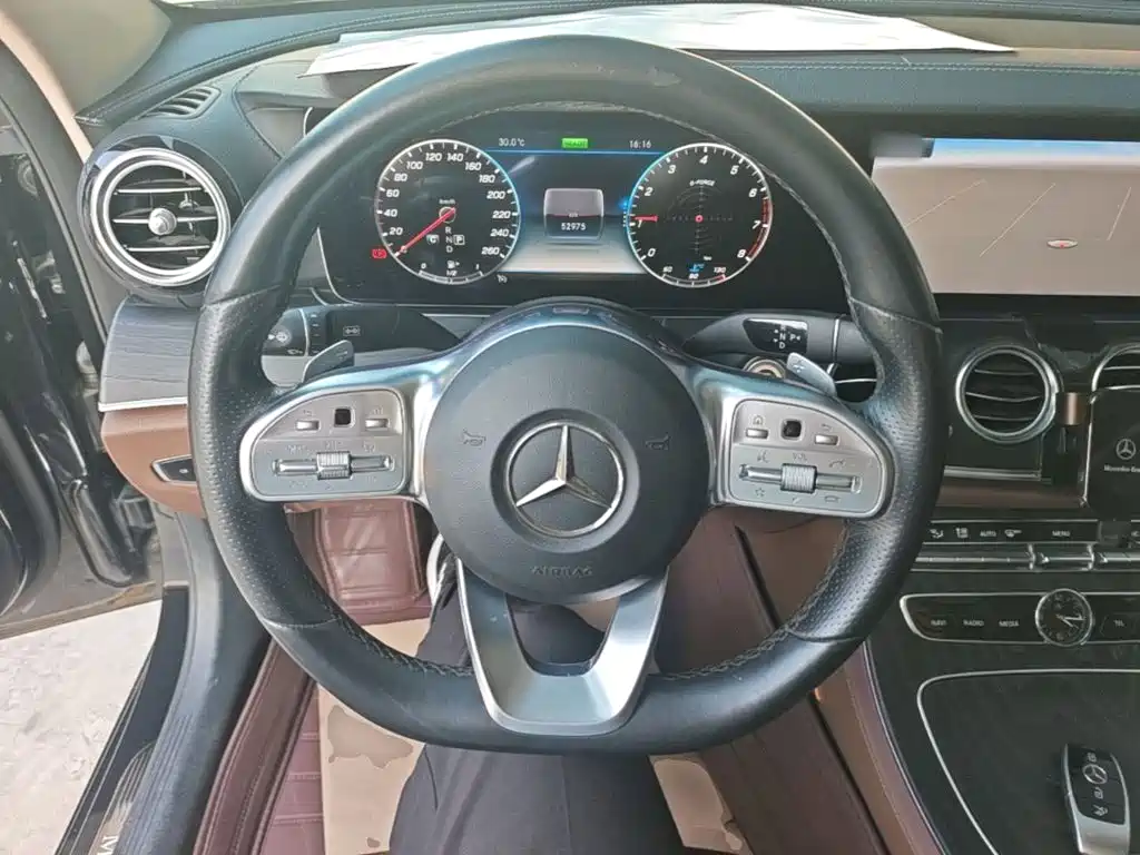 Mercedes-Benz E-Class — миниатюра 11