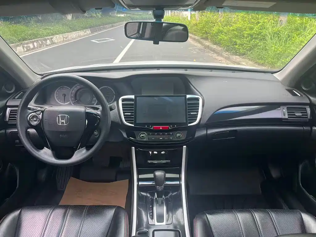 Honda Accord — миниатюра 16