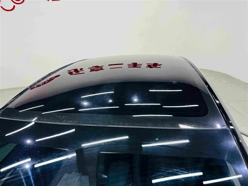 Tesla Model Y — миниатюра 11
