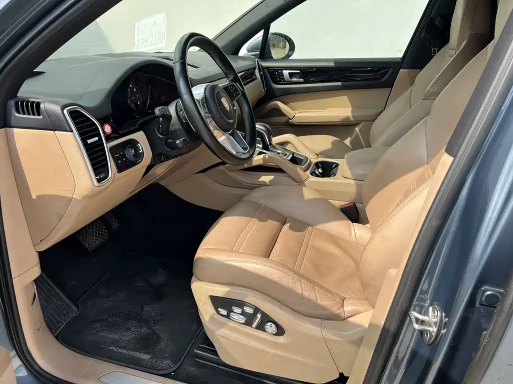 Porsche Cayenne — миниатюра 10