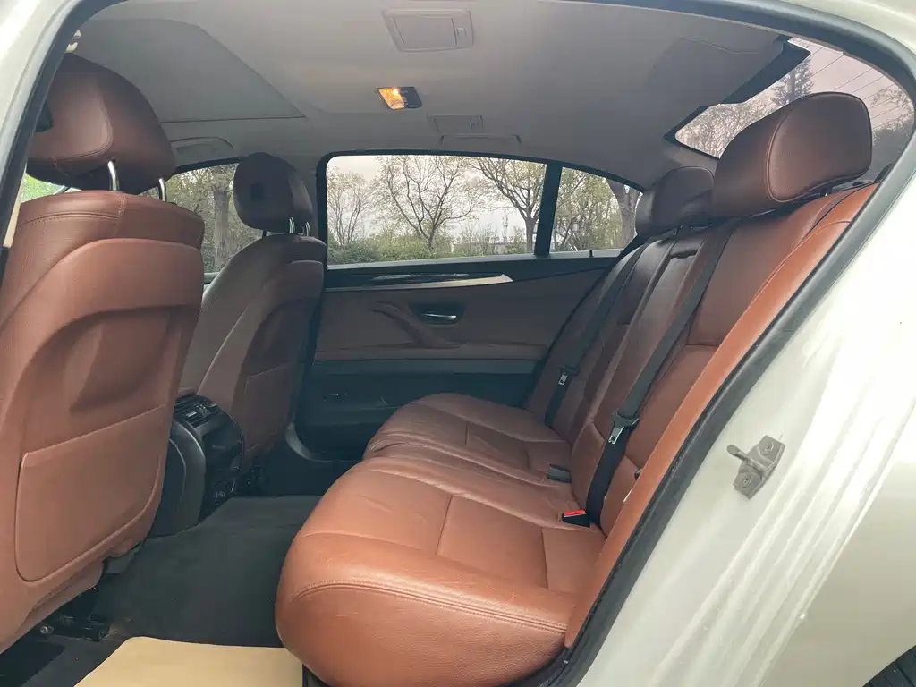 BMW 5 Series — миниатюра 10