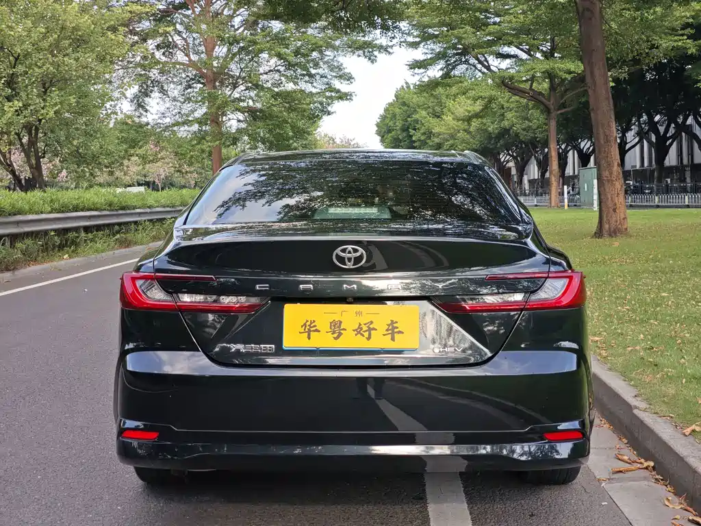 Toyota Camry — миниатюра 3