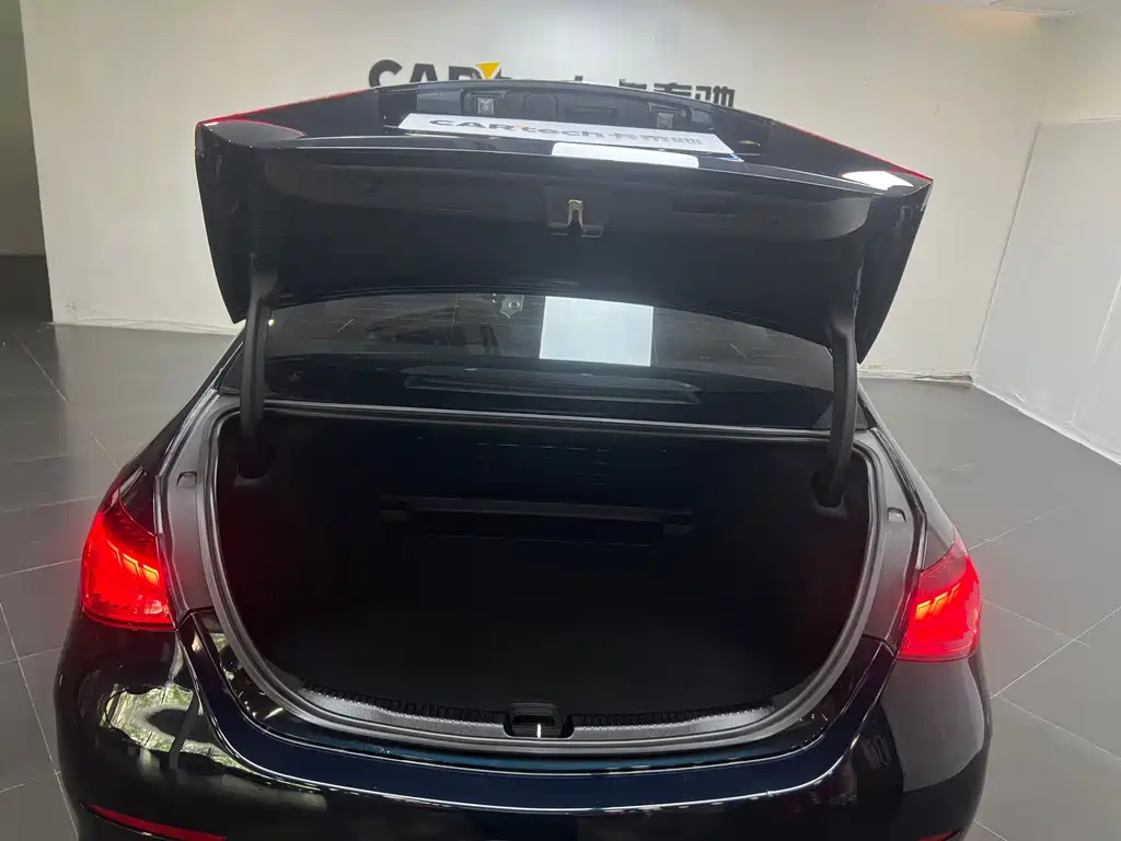 Mercedes-Benz C-Class — миниатюра 18