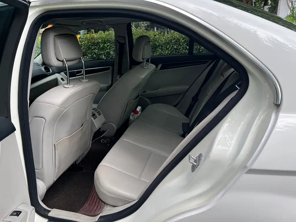 Mercedes-Benz C-Class — миниатюра 14