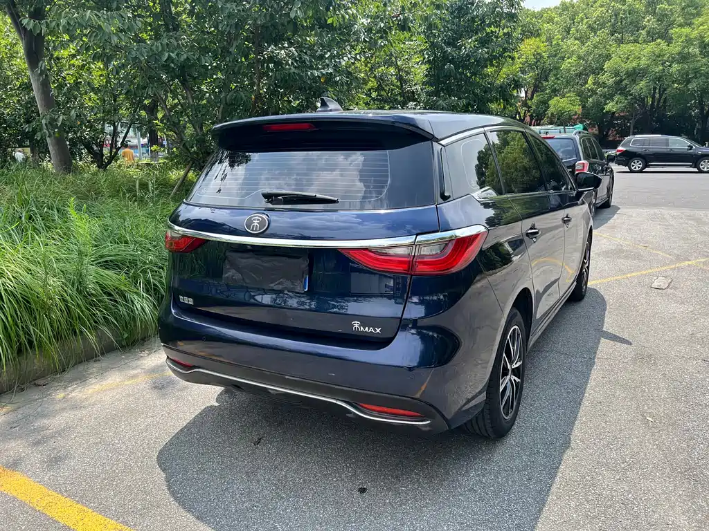 BYD MAX — миниатюра 7