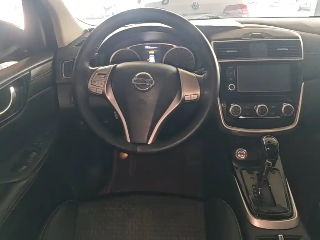 Nissan Tiida — миниатюра 11