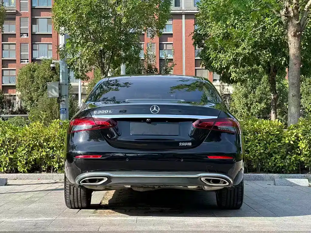 Mercedes-Benz E-Class — миниатюра 6