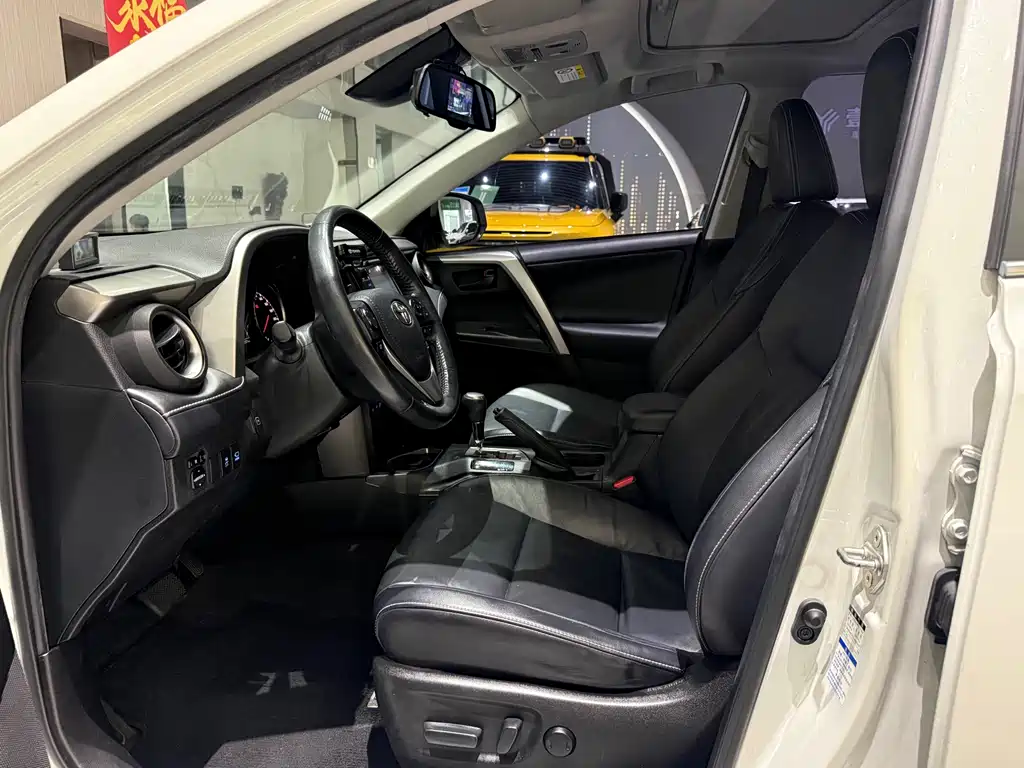 Toyota RAV4 — миниатюра 5