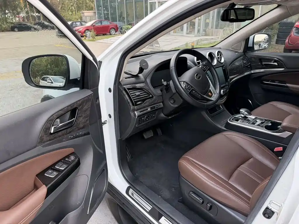 BYD Tang New Energy — миниатюра 5