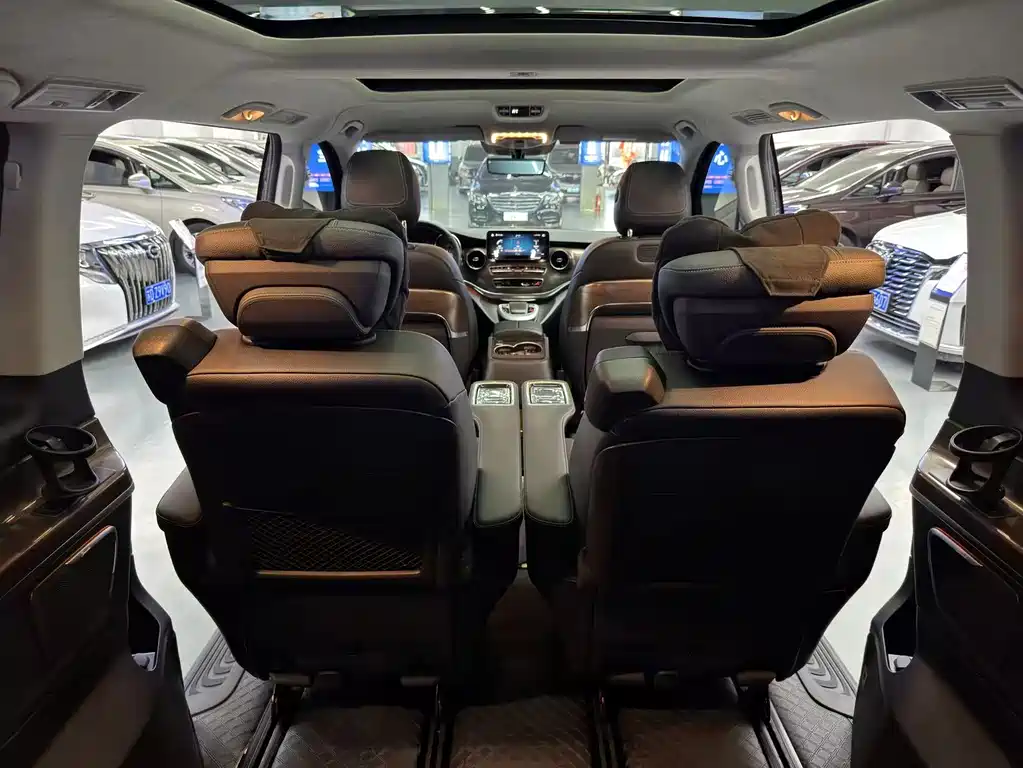 Mercedes-Benz V-Class — миниатюра 17