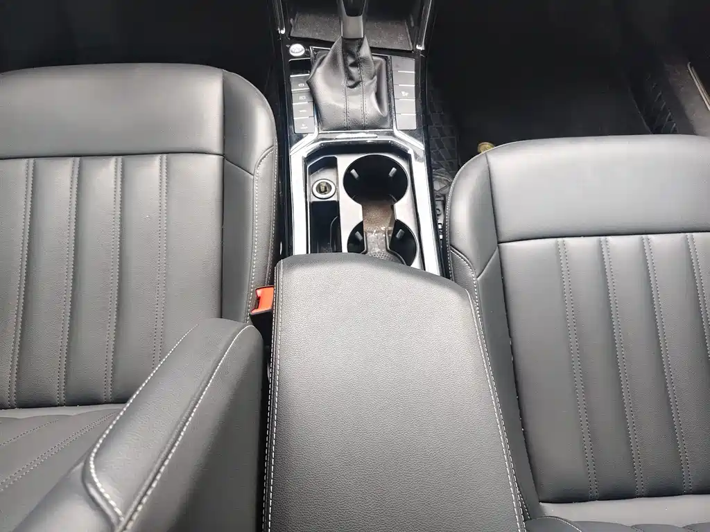 Volkswagen Passat PHEV — миниатюра 5