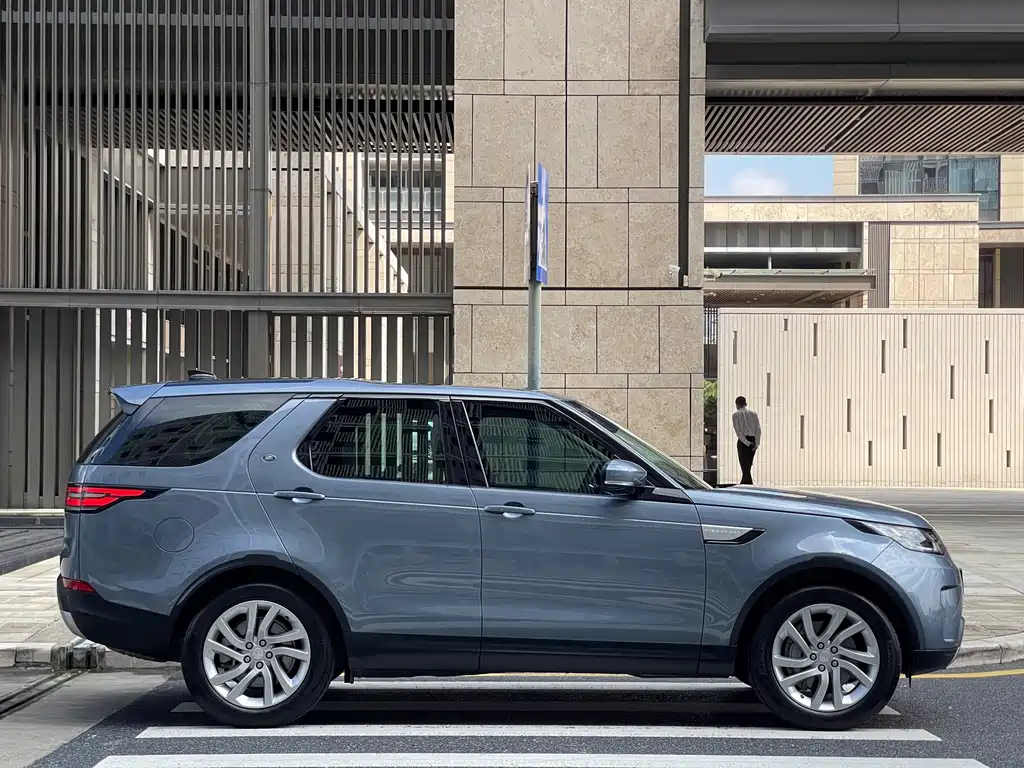 Land Rover Discovery — миниатюра 6
