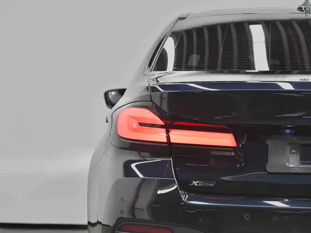 BMW 5 Series — миниатюра 20