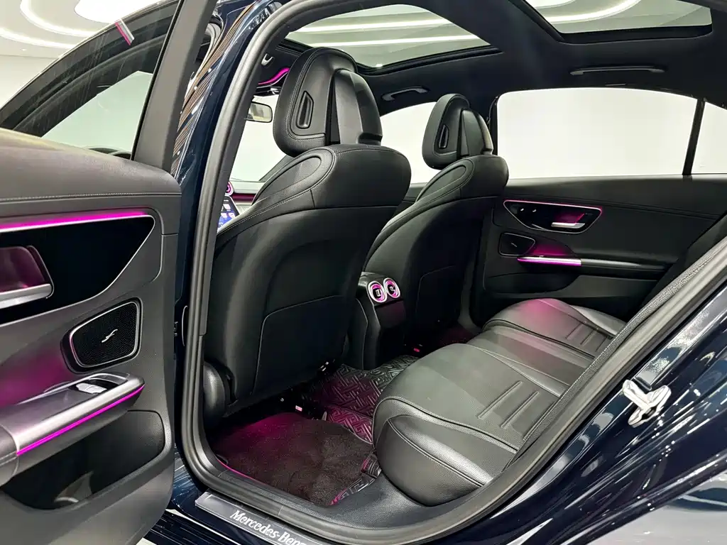 Mercedes-Benz C-Class — миниатюра 8