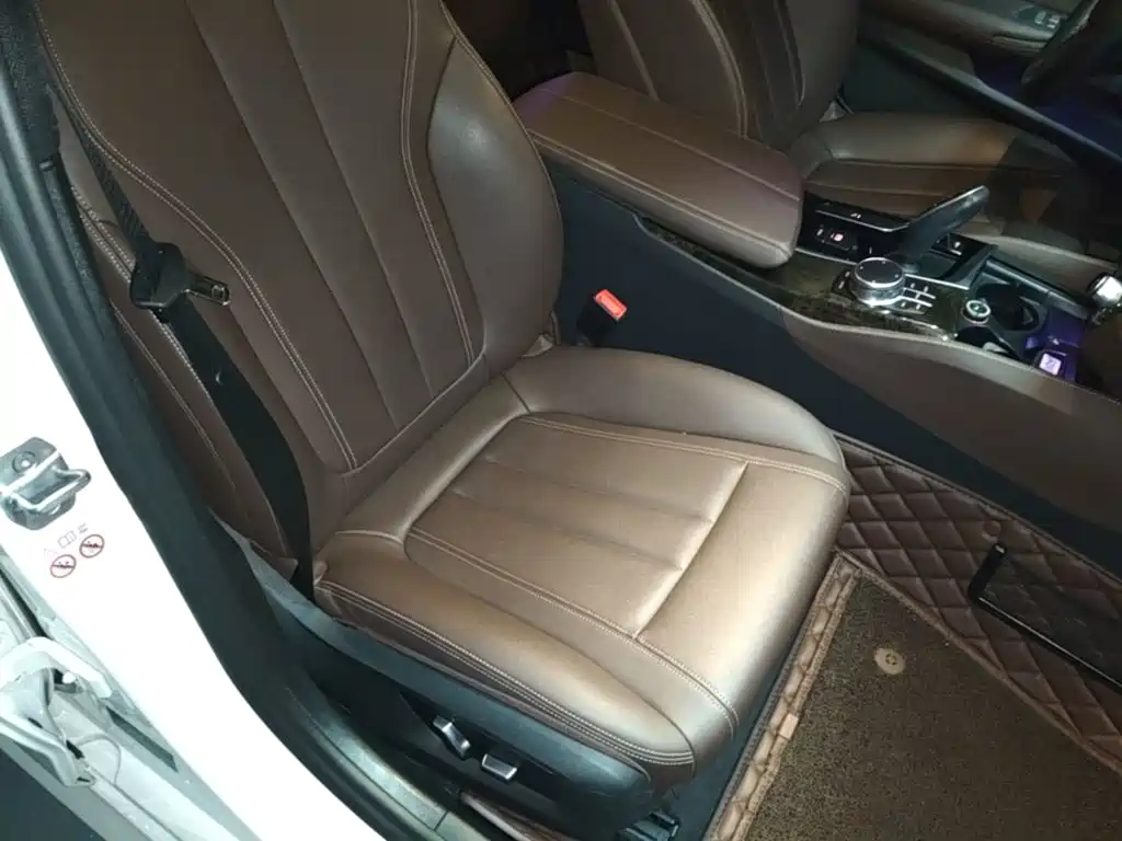 BMW 5 Series — миниатюра 25