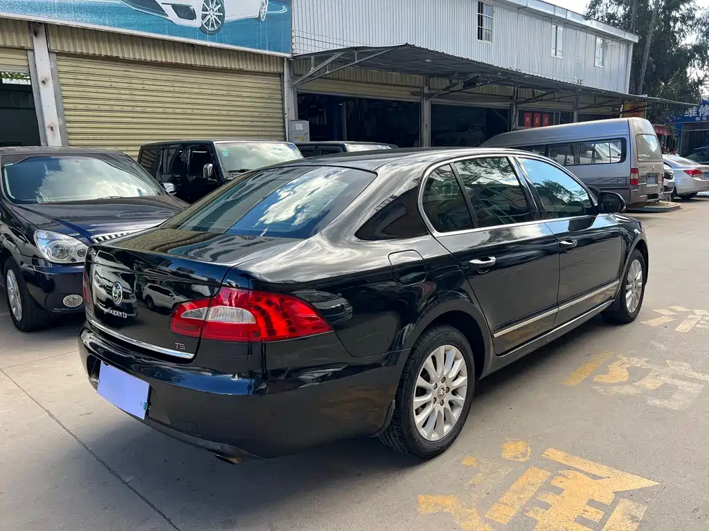 Skoda Superb — миниатюра 9