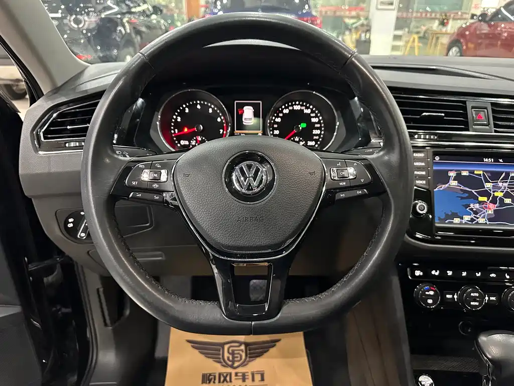 Volkswagen Tiguan L — миниатюра 24