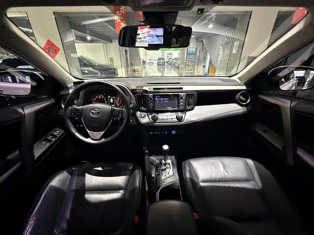 Toyota RAV4 — миниатюра 7
