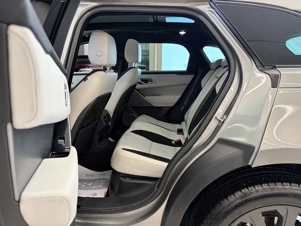 Land Rover Velar — миниатюра 10