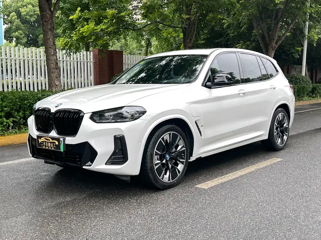 BMW iX3