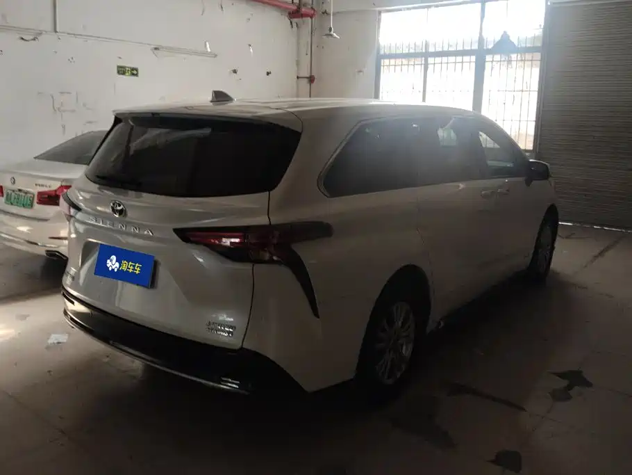 Toyota Sienna — миниатюра 3