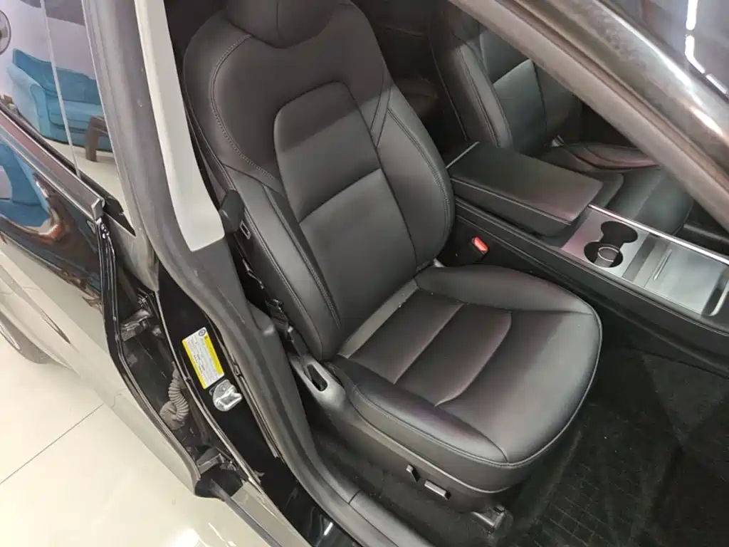Tesla Model Y — миниатюра 25