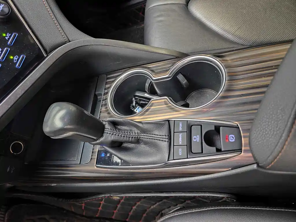 Toyota Camry — миниатюра 7