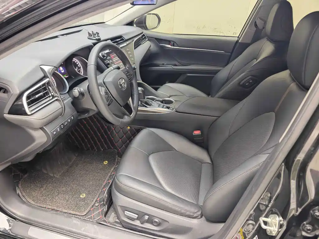 Toyota Camry — миниатюра 3