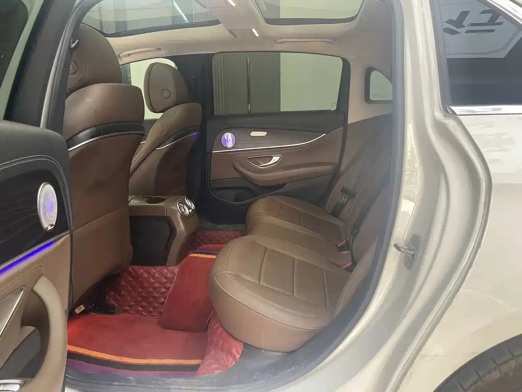 Mercedes-Benz E-Class — миниатюра 10