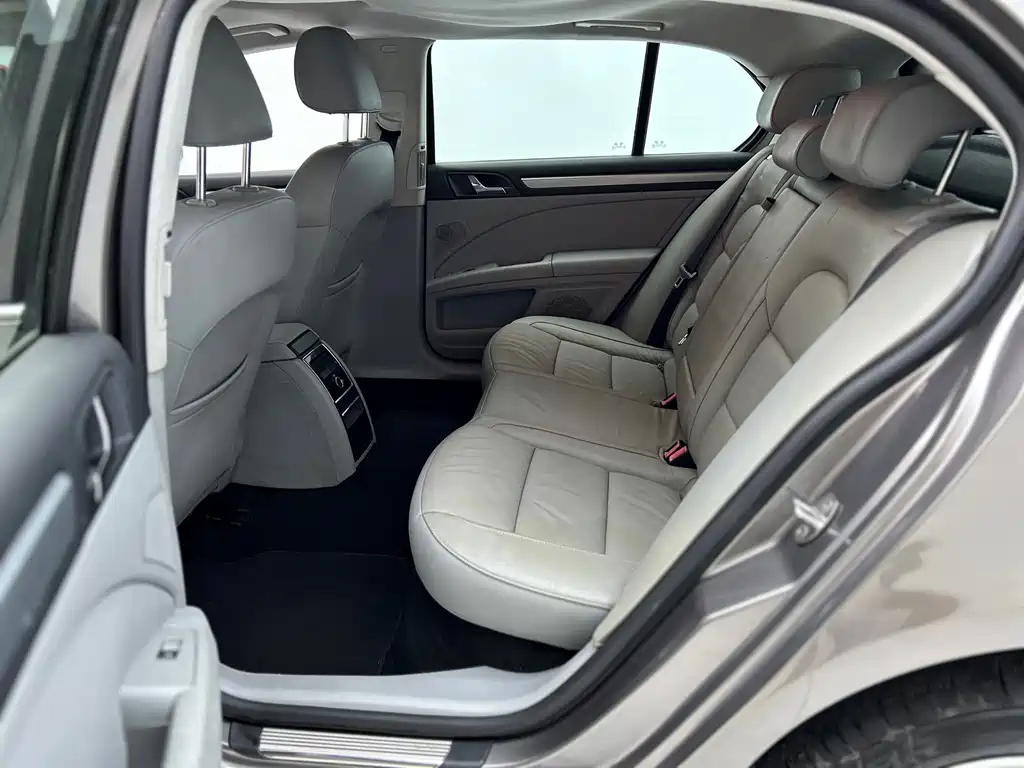 Skoda Superb — миниатюра 9