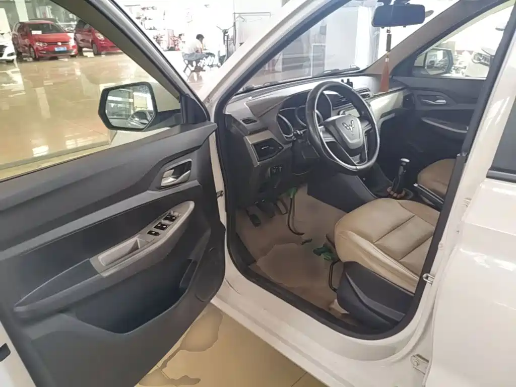 Wuling Hongguang — миниатюра 16