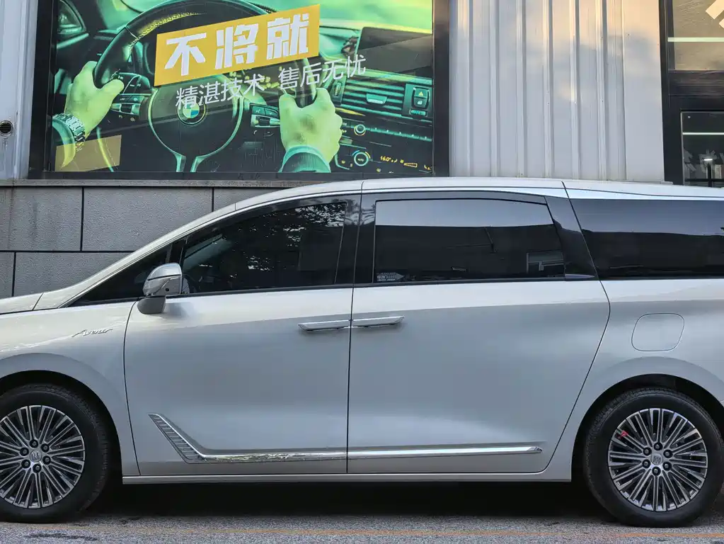 Buick GL8 Hybrid — миниатюра 7