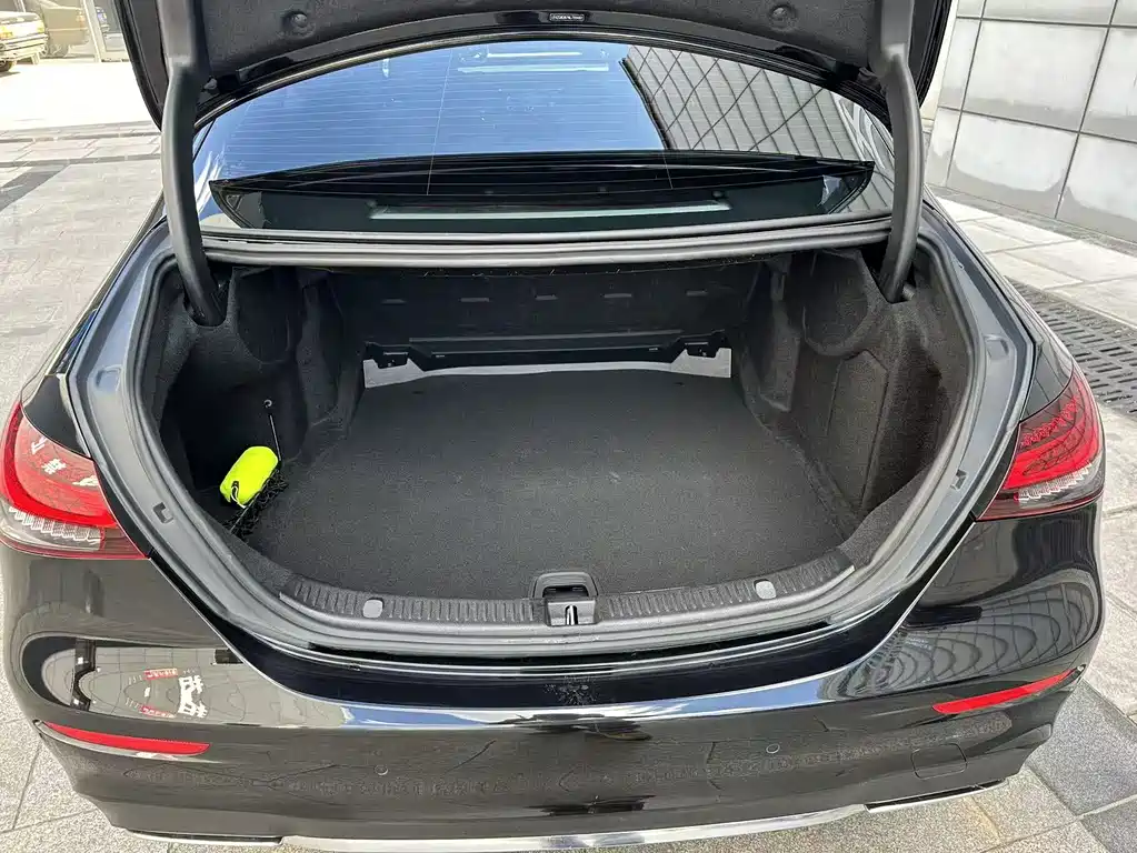 Mercedes-Benz E-Class — миниатюра 33