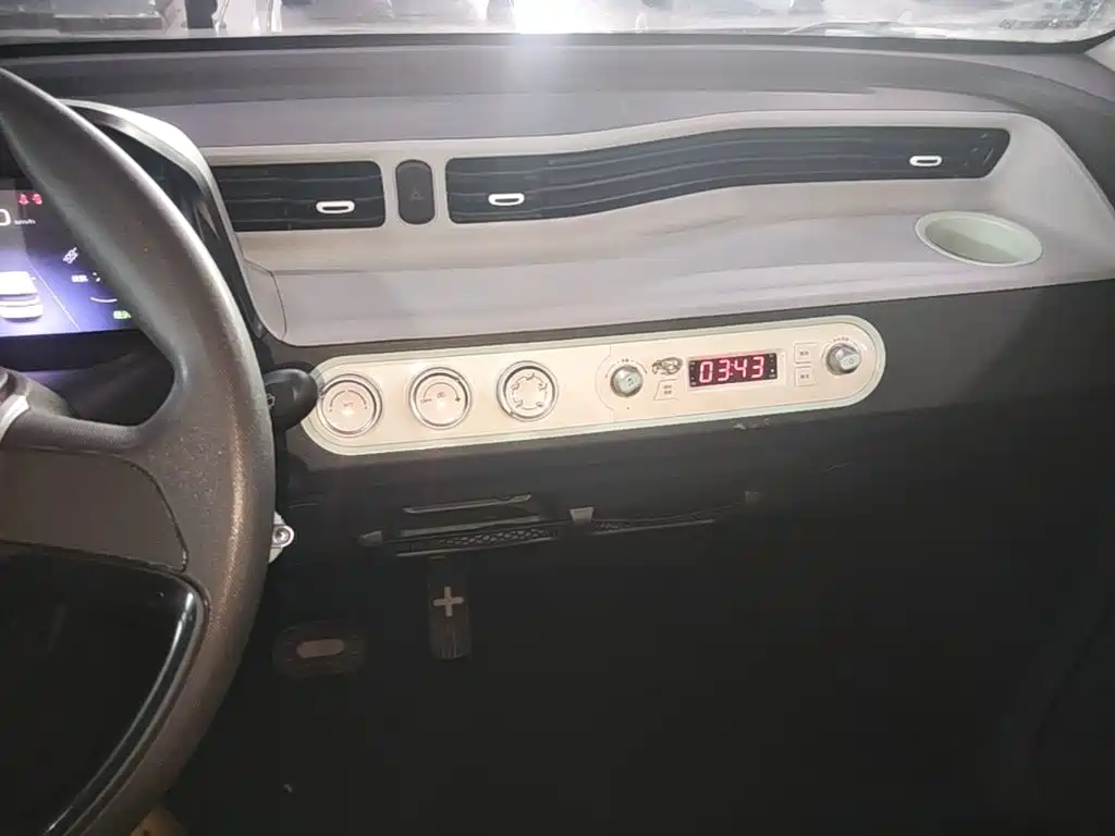 Wuling MINIEV — миниатюра 13