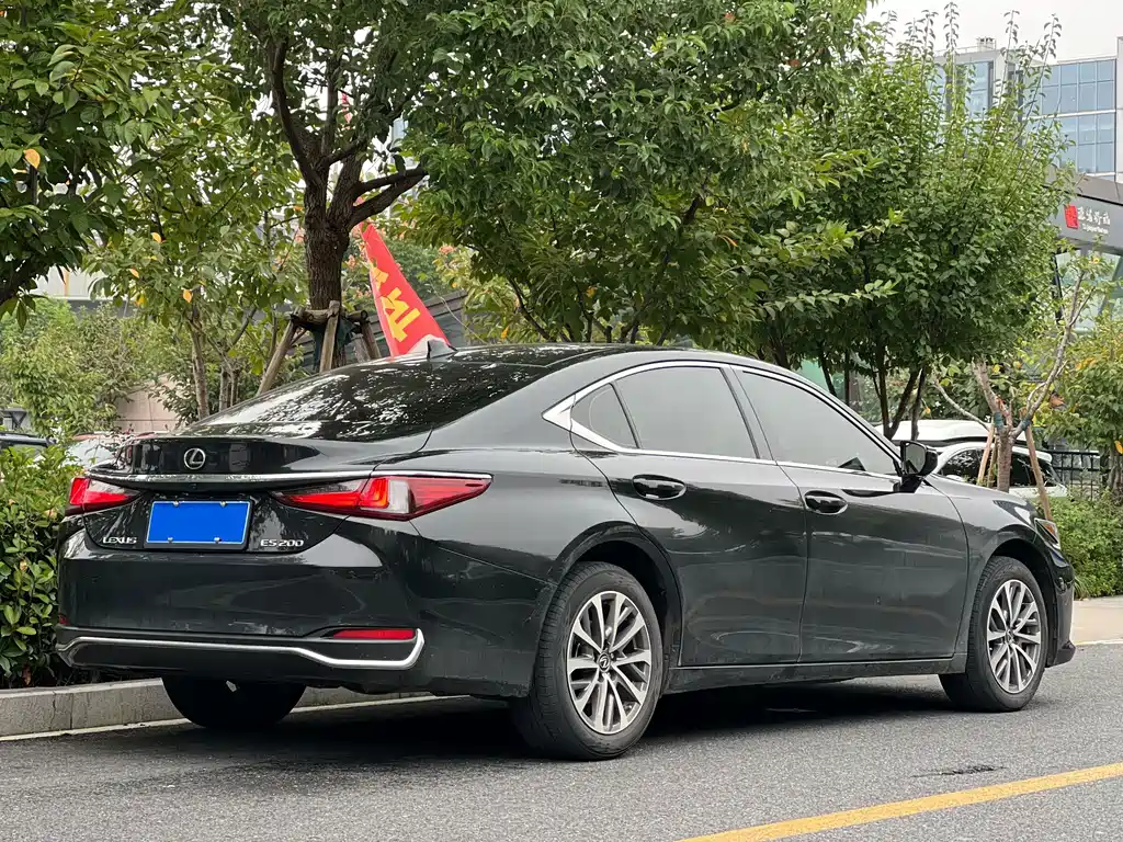 Lexus ES — миниатюра 6