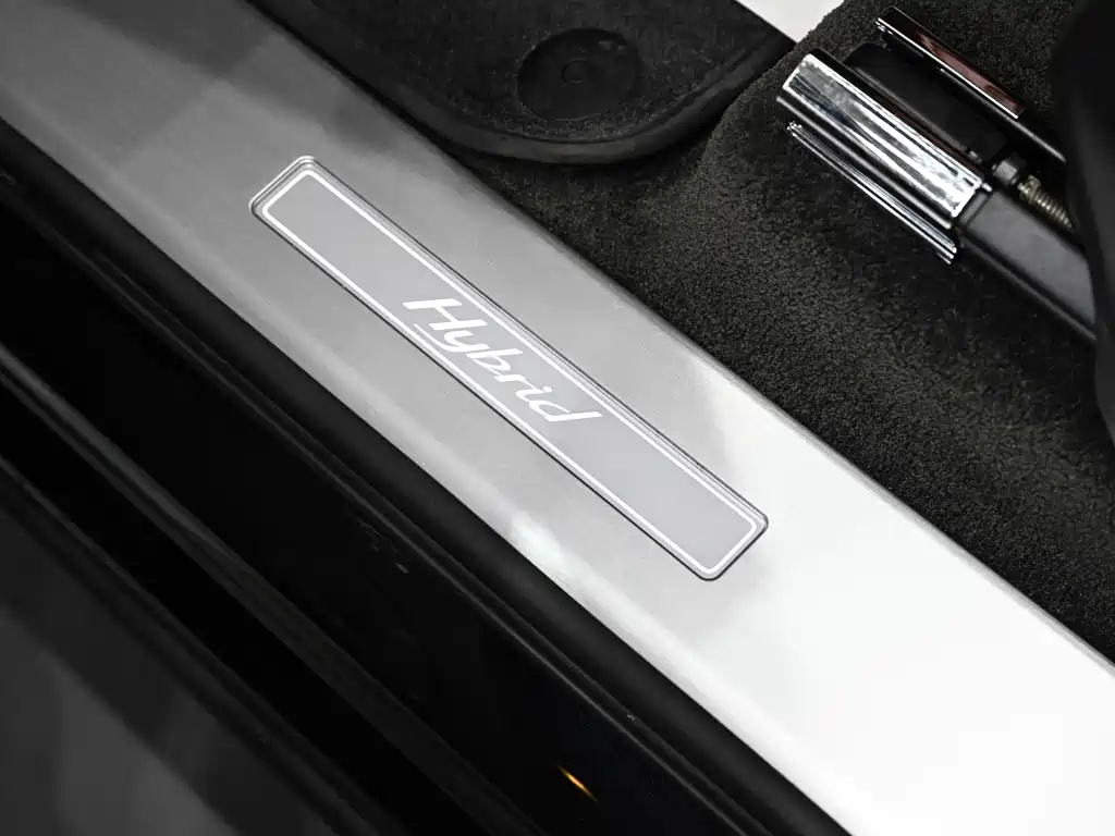 BENTLEY TIMYUE PLUG IN HYBRID