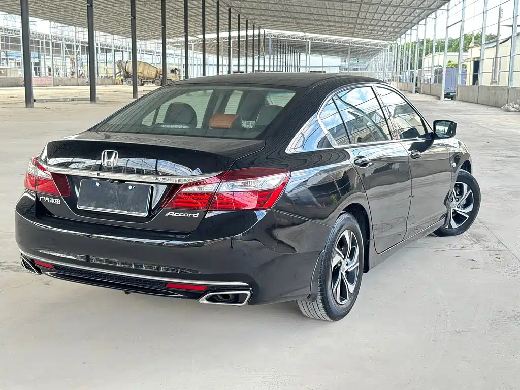 Honda Accord — миниатюра 12